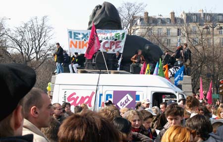 Students led the monster parade, which was said to be five kilometers long - demonstrations, Paris, Sunday, March 19, 2006