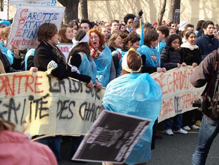 Students led the monster parade, which was said to be five kilometers long - demonstrations, Paris, Sunday, March 19, 2006