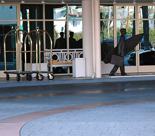 Bronze surfer with the briefcase at the Lowe's hotel, Ocean Avenue, Santa Monica