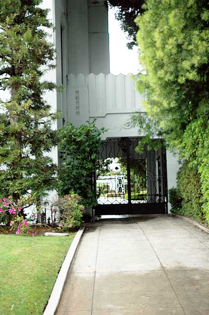 Smith House, 1929-30, J.C. Smale, 191 South Hudson Avenue, Los Angeles - Zigzag Moderne