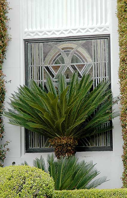 Smith House, 1929-30, J.C. Smale, 191 South Hudson Avenue, Los Angeles - Zigzag Moderne