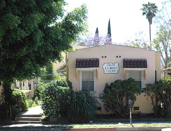 La Brea Court bungalow apartments, Los Angeles