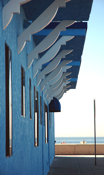 A blue wall, Hermosa Beach -