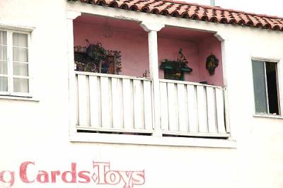 Details - a pink balcony -