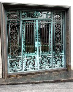 The ashes of Pittsburgh native Oscar Levant, behind these doors -